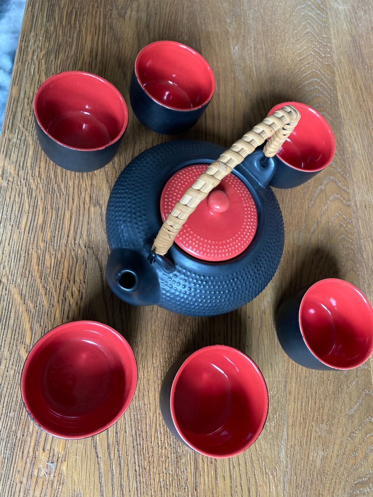 Prachtig Japans theeservies - Zwart met rood, Huis en Inrichting, Keuken | Servies, Aziatisch, Keramiek, Ophalen of Verzenden