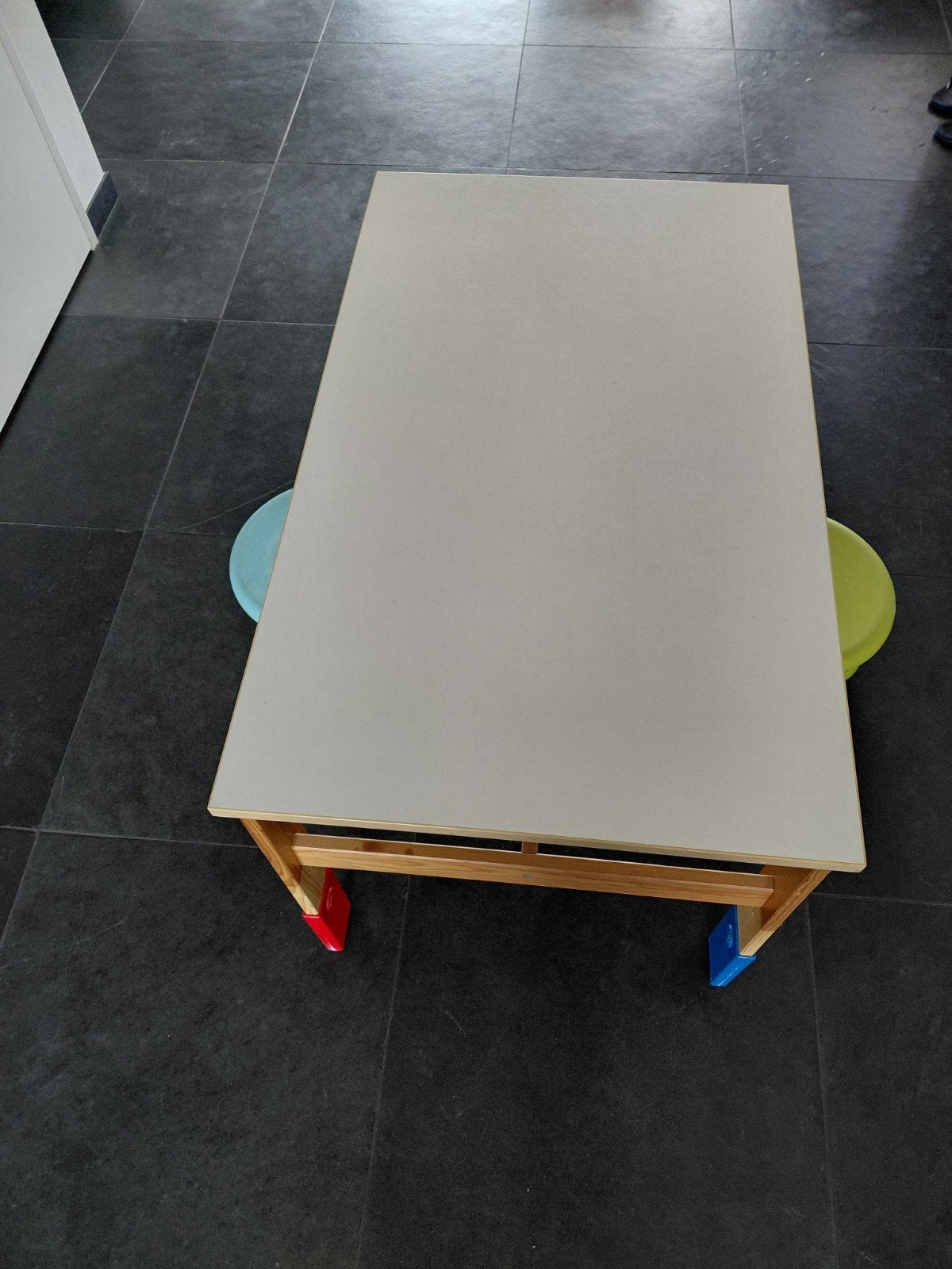 Ikea speeltafel 100x60cm, verstelbaar, met 2 krukjes, Ophalen, Gebruikt