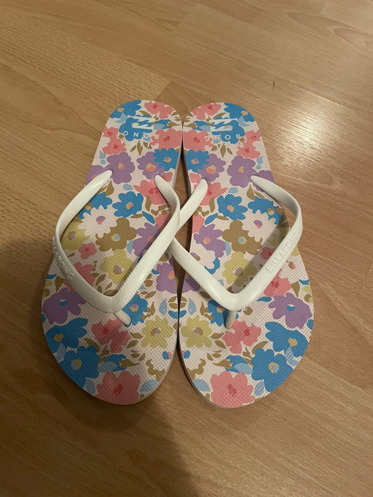 Billabong maat 40 nieuw, Kleding | Dames, Slippers, Overige kleuren, Nieuw, Ophalen of Verzenden