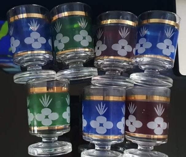 Zeven prachtige boheemse gekleurde kristallen glazen. Nieuw., Verzamelen, Glas en Borrelglaasjes, Nieuw, Ophalen of Verzenden