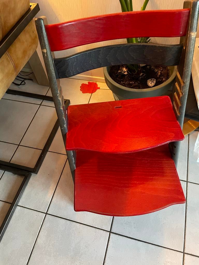 Trip Trap Meegroeistoel - Rood/Grijs, Kinderen en Baby's, Kinderstoelen, Ophalen, Gebruikt, Meegroeistoel, Aanschuifbaar