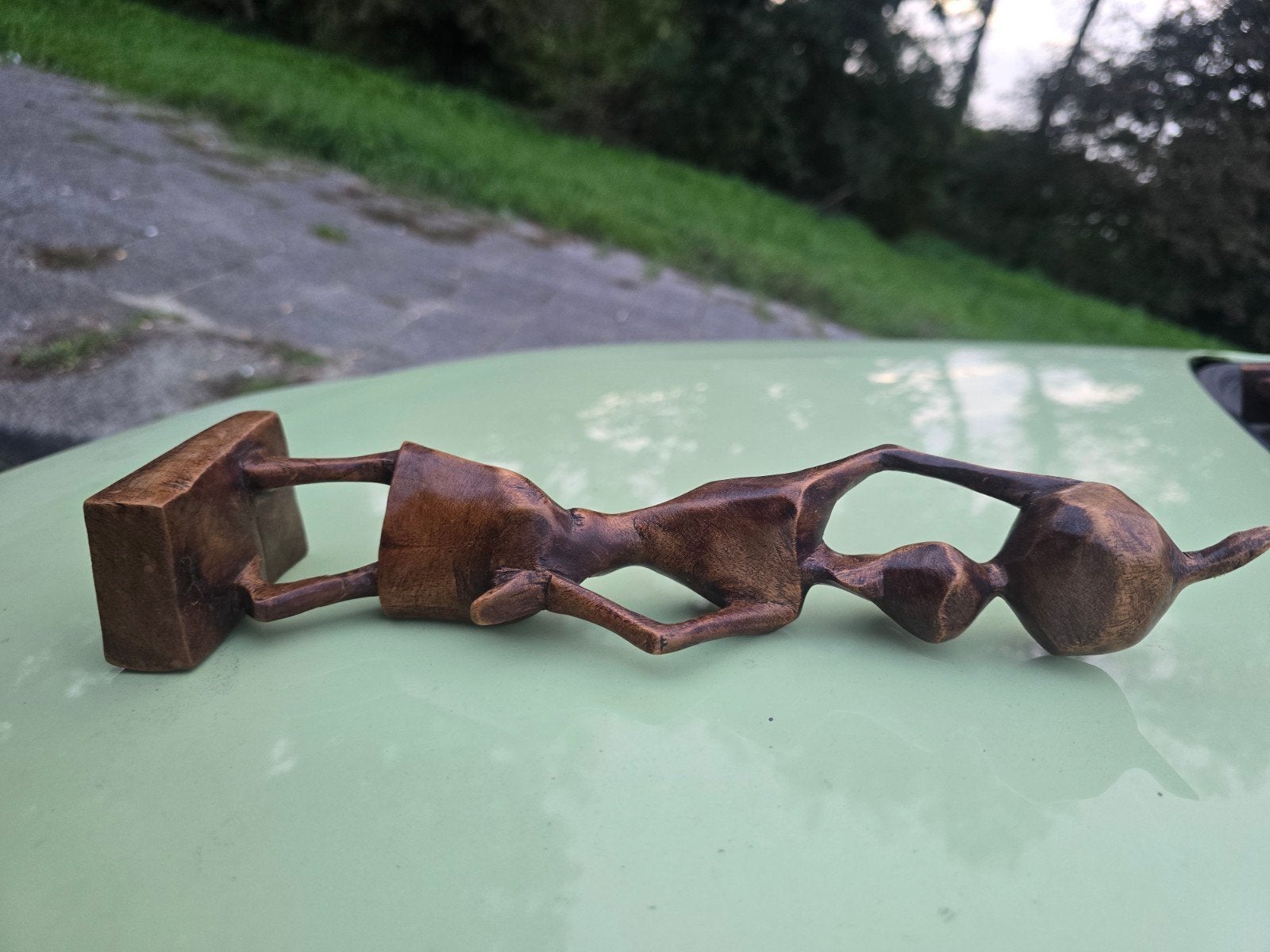 Houten Afrikaans Beeld - Vrouw met Waterkruik, Ophalen of Verzenden, 20 - 50 cm, Beeld, Hout