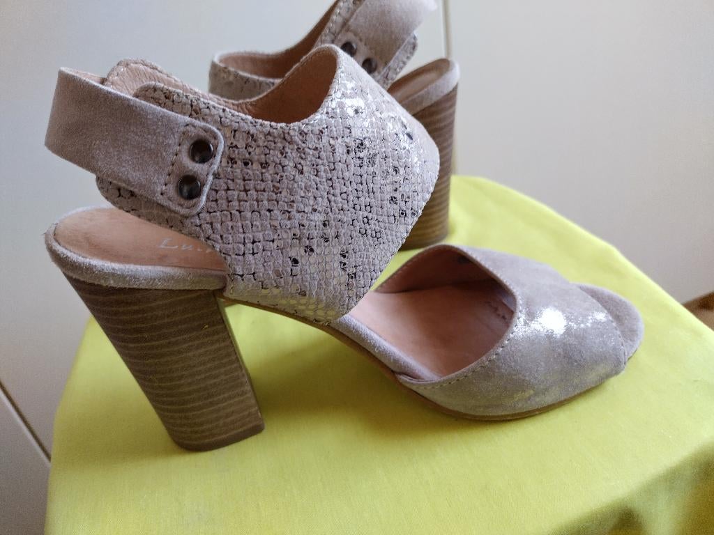 Te koop aangeboden: Perfecte dames zomerschoen  , Luca Ferri , Beige, Ophalen of Verzenden, Zo goed als nieuw