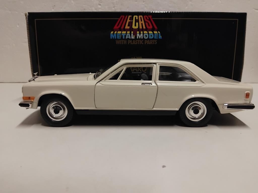 Rolls Royce camargue cremewit Bburago metal 1:18 KRD, Hobby en Vrije tijd, Modelauto's | 1:18, Ophalen of Verzenden, Zo goed als nieuw