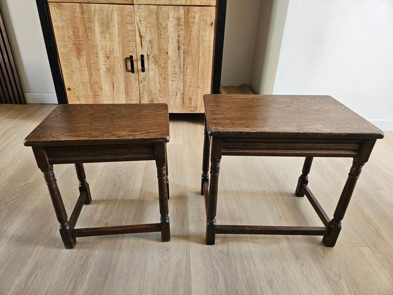 Set van 2 eikenhouten bijzettafels, Ophalen