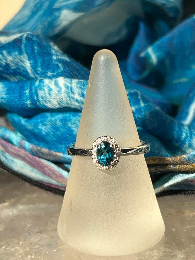 Topaas London blue beschermt intuïtie geluk zeldzaam uniek, Blauw, Nieuw, Ophalen of Verzenden, 17 tot 18