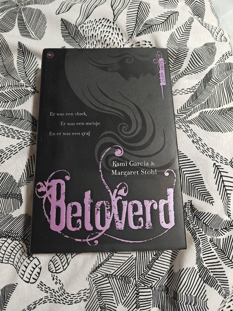 Betoverd van Kami Garcia & Margaret Stohl, Boeken, Ophalen of Verzenden, Zo goed als nieuw, Nederland, Kami Garcia & margaret stohl