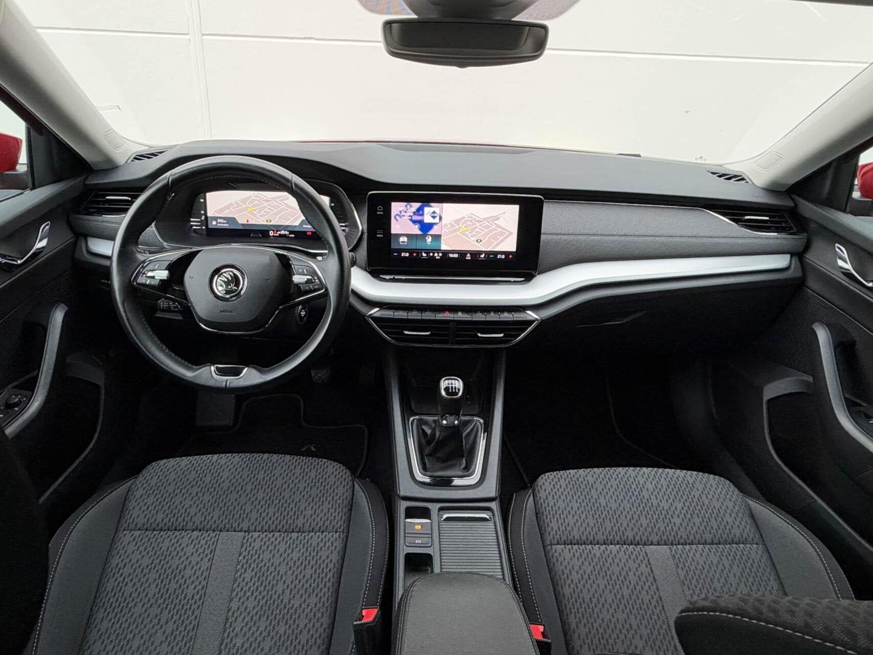 Skoda Octavia Combi 1.5 TSI 150pk First Edition | Navigatie, Dealer onderhouden, Stof, 4 cilinders, 150 pk