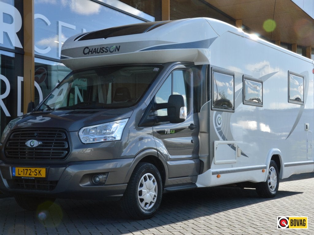 Chausson Titanium 718 XLB Queensbed, Standaard zit, Koelkast, Ford, Luifel