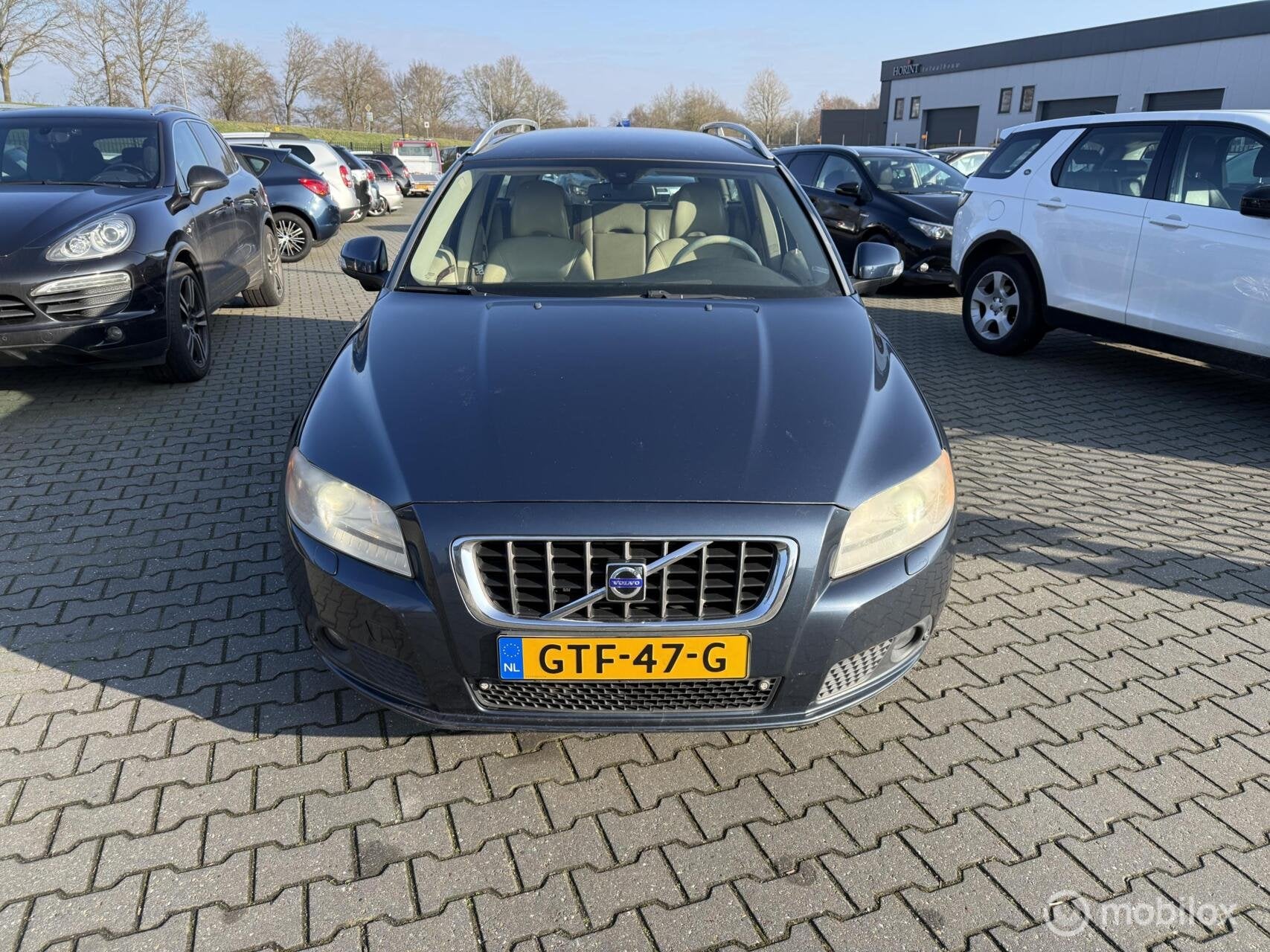 Volvo V70 2.4 D5 Kinetic exsport handel, Gebruikt, Beige, Automatische klimaatregeling, 2000 kg