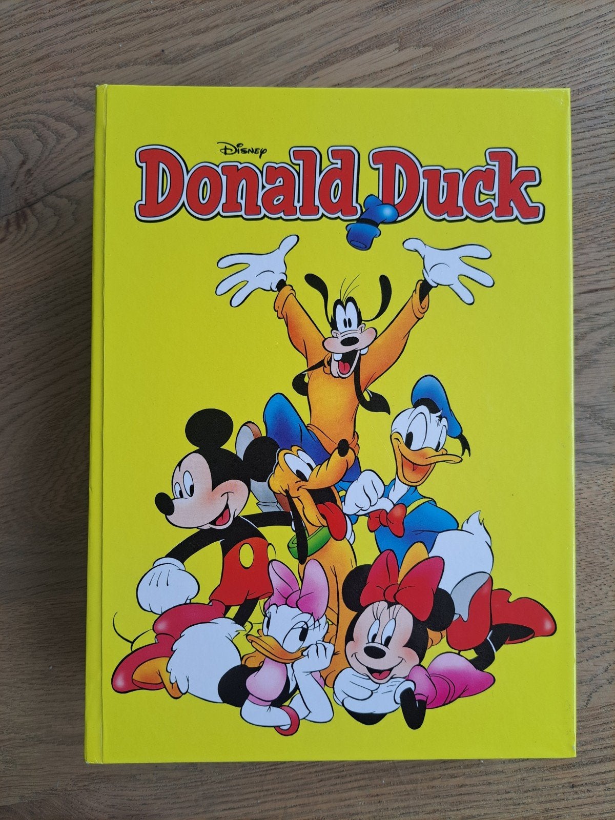 verzamelband met 18 Donald Ducks uit 2023, Boeken, Meerdere stripboeken, Ophalen, Gelezen