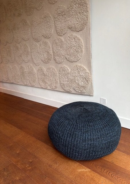 Poef Ikea (SANDARED), donkerblauw, 71 cm, Huis en Inrichting, Banken | Voetenbanken en Poefen, Ophalen, Gebruikt, Rond, Minder dan 50 cm
