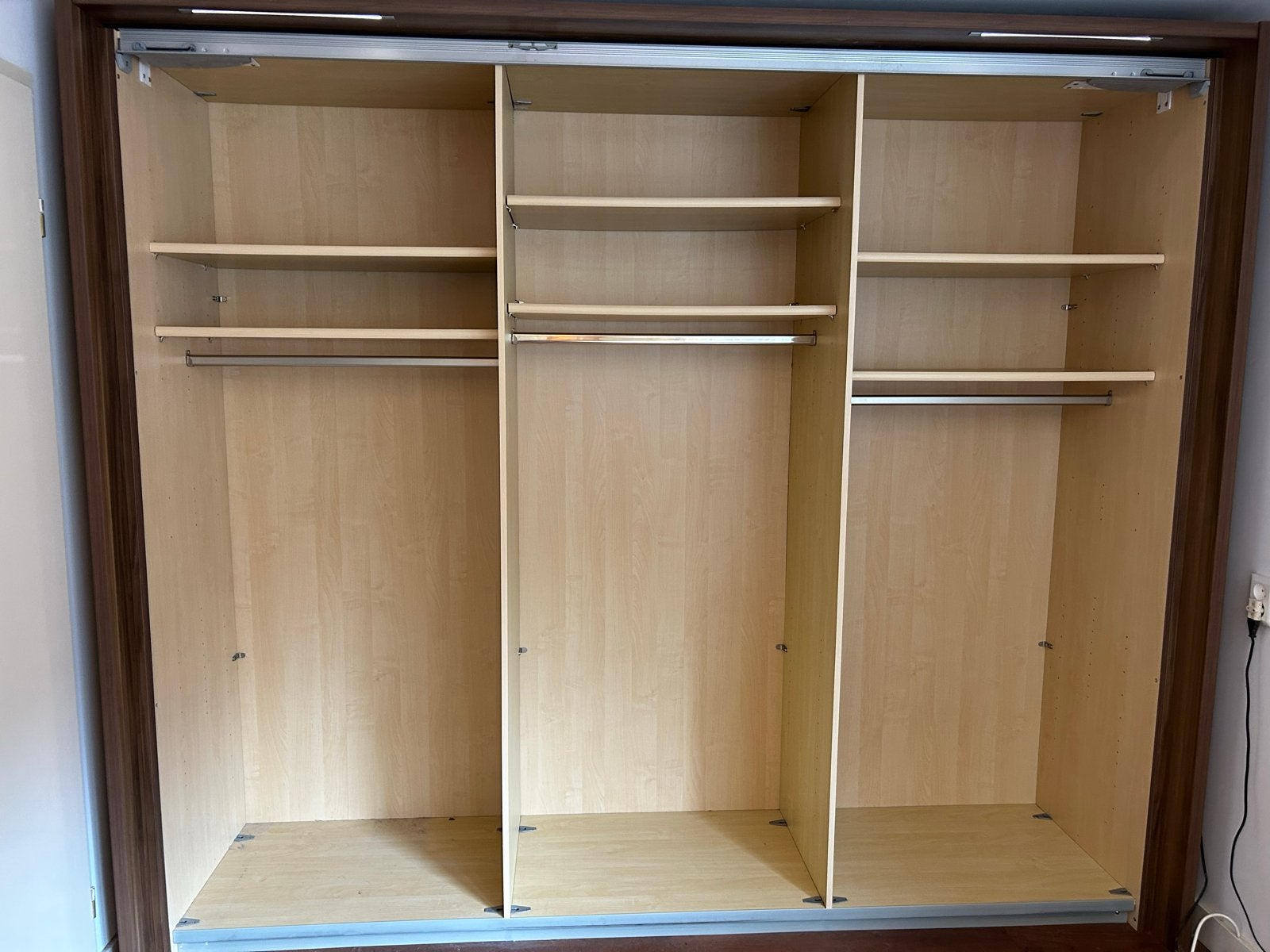 Ruime kledingkast met schuifdeuren en spiegel (260x220x70), Ophalen, Gebruikt, 200 cm of meer, Overige houtsoorten