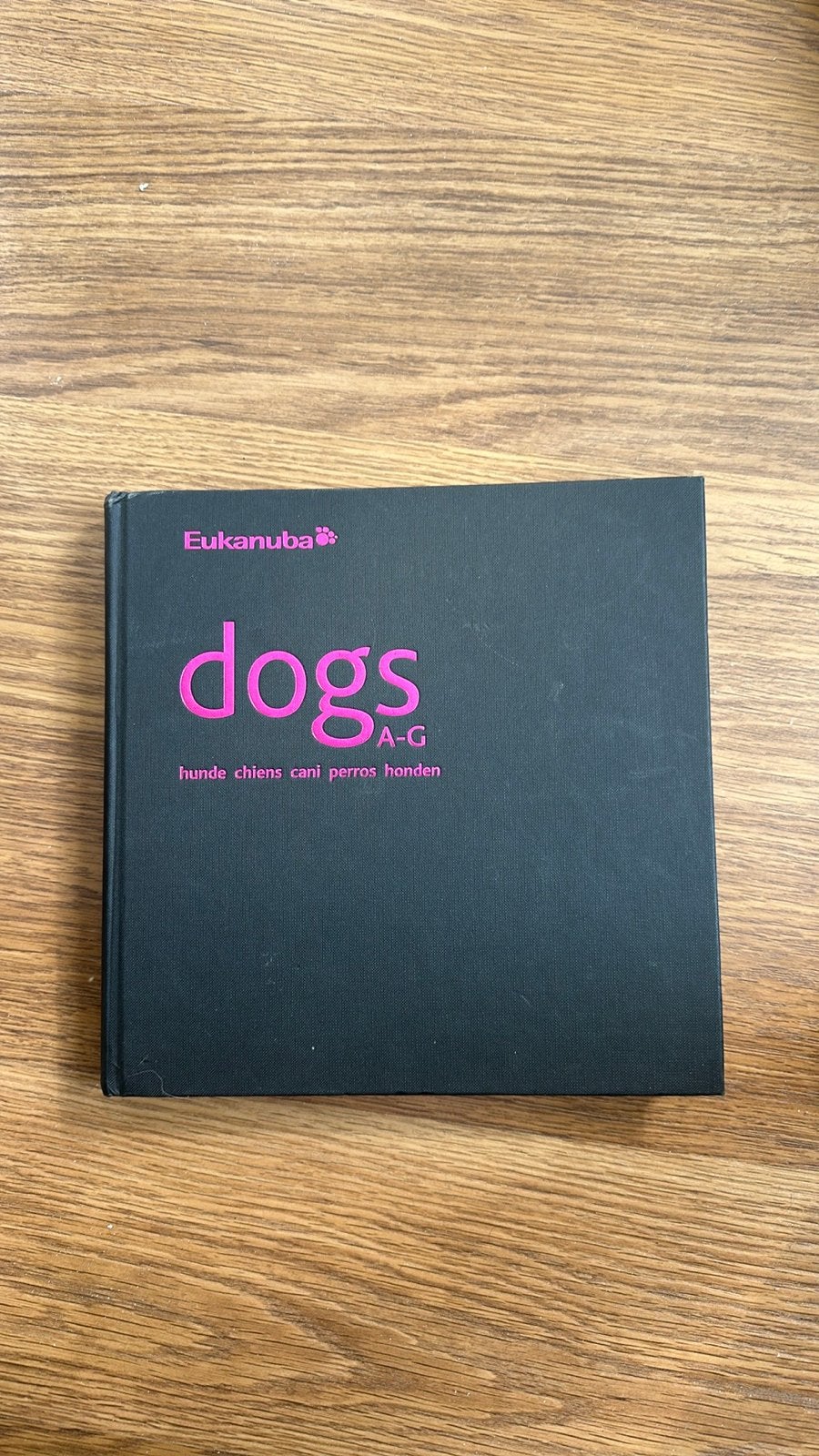 Eukanuba Dogs A-G Hondenboek, Boeken, Ophalen of Verzenden, Gelezen, Honden