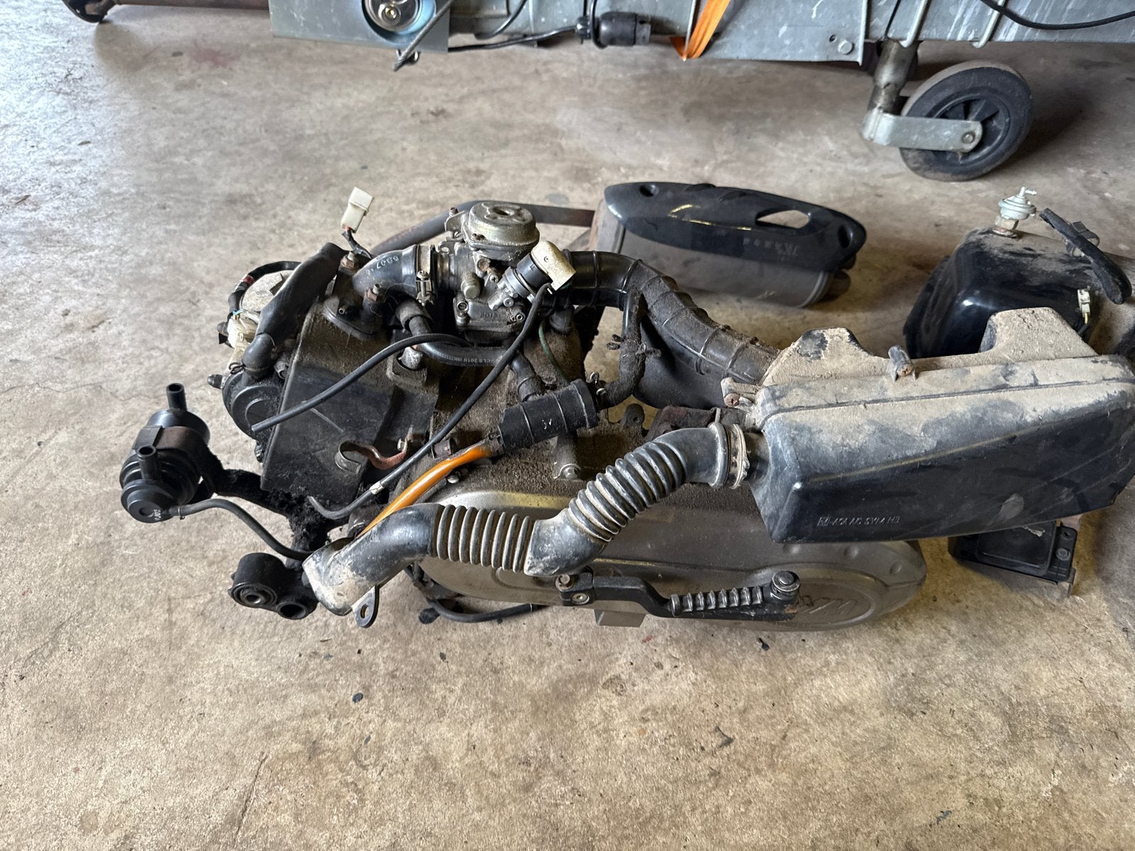 Onderdelen Sym Scooter: Motor, Uitlaat, Achterwiel, Tank, EC, Ophalen of Verzenden, Gebruikt, Blok, SYM
