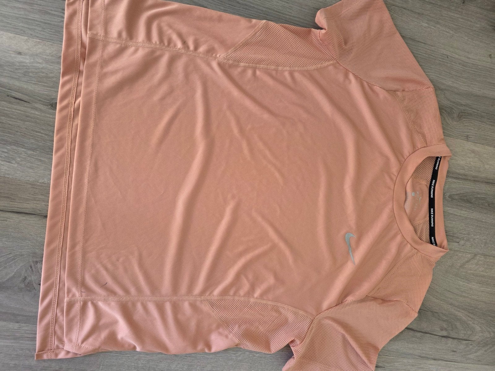 Nike hardloopshirt - lichtroze/zalmkleurig - maat L, Maat 42/44 (L), Nike, Nieuw, Ophalen of Verzenden
