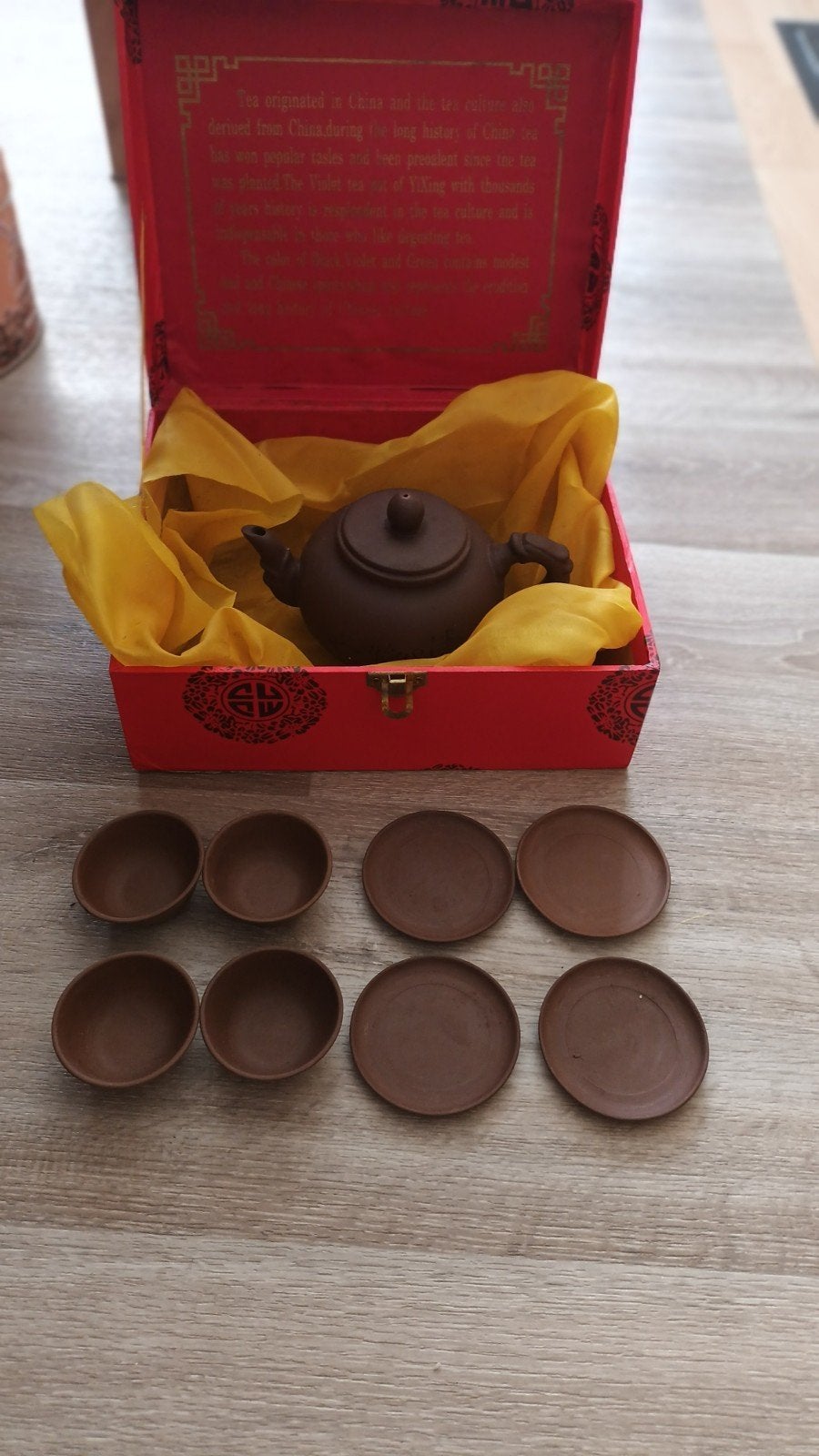 Theepot en kopjes China. Klei, Ophalen