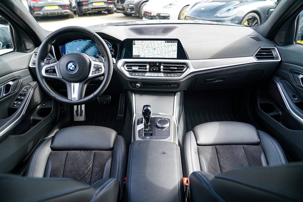 BMW 3-serie 330e | Head Up Display | 360 Camera | Stoelverwa, Auto's, 1998 cc, Achterwielaandrijving, Gebruikt, 4 cilinders
