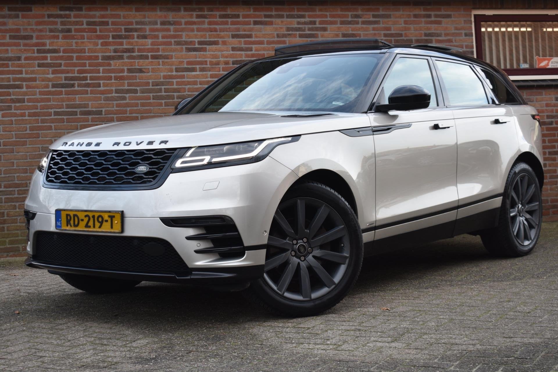 Land Rover Range Rover Velar 3.0 V6 AWD R-Dynamic HSE '17 Pa, Auto's, Land Rover, Automaat, Gebruikt, 2993 cc, 241 €/maand