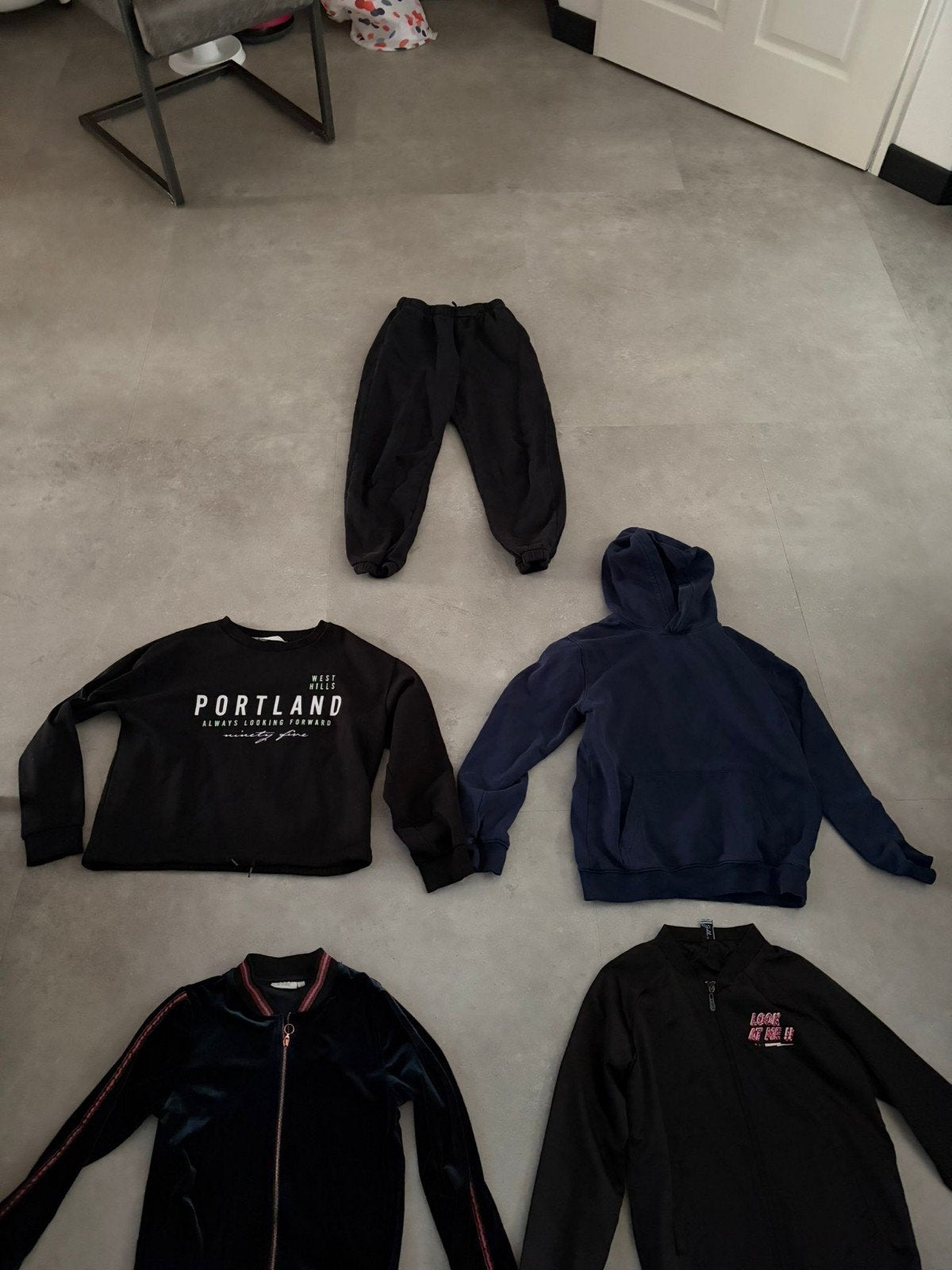 Kledingpakket maat 146/152: Truien, jasjes en broek, Gebruikt, Meisje, Ophalen of Verzenden, Setje