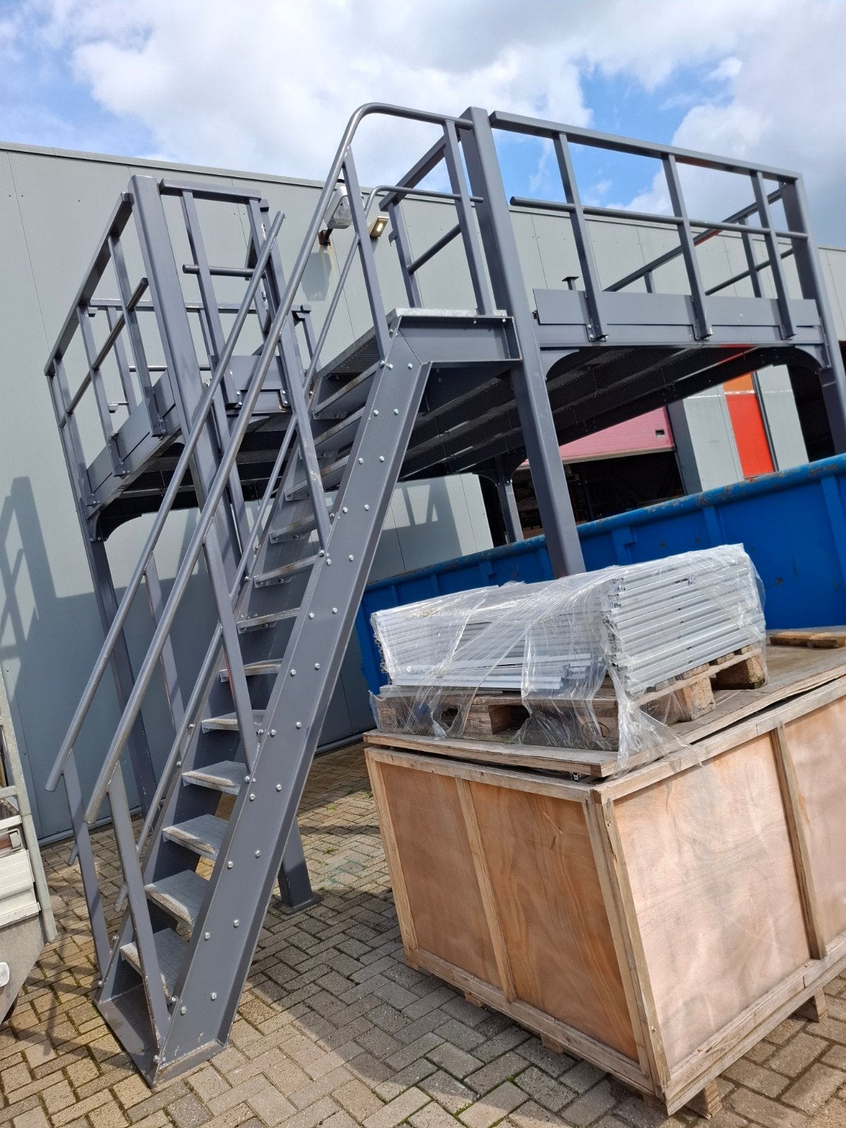 Robuust stalen bordes, Ophalen, Zo goed als nieuw, Trap, 2 tot 4 meter