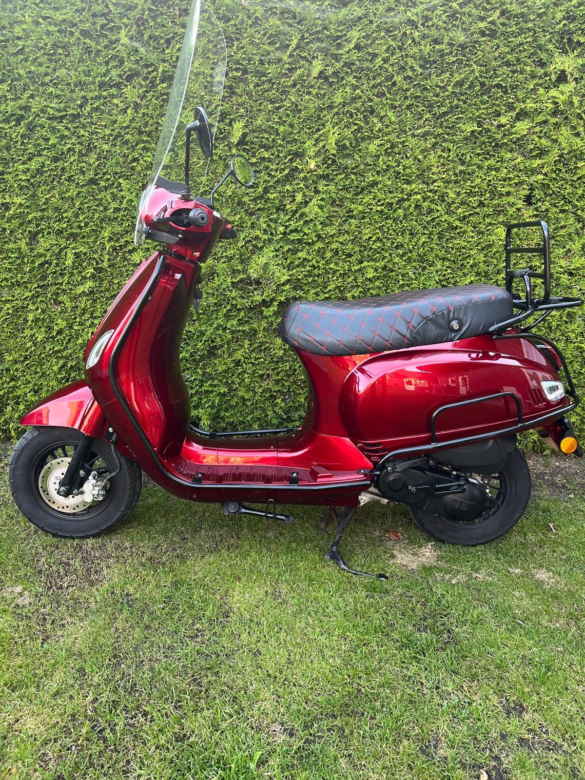 Scooter BTC Riva 35 km/u met Weinig KM en LED Verlichting, Fietsen en Brommers, Ophalen, Maximaal 45 km/u, Zo goed als nieuw, Benzine