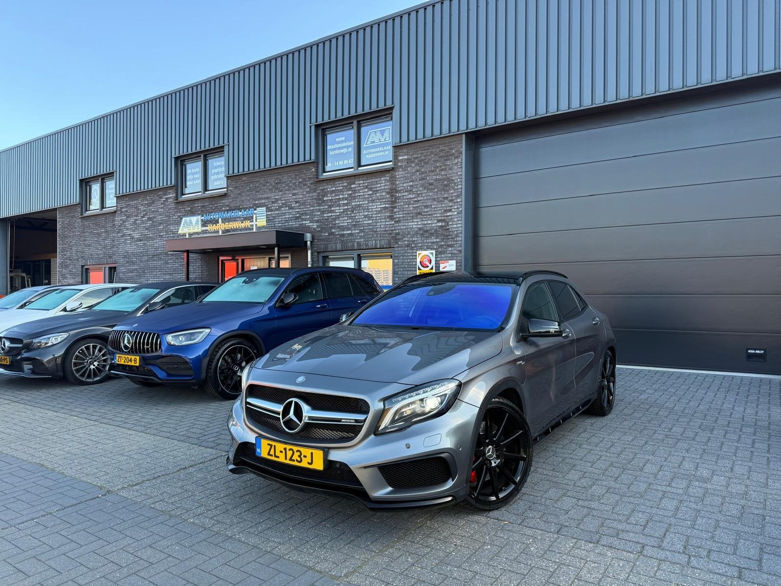 Mercedes-Benz GLA AMG 45 4MATIC | PANO | XENON | CRUISE | CA, 4 cilinders, Leder en Stof, SUV of Terreinwagen, 84 €/maand