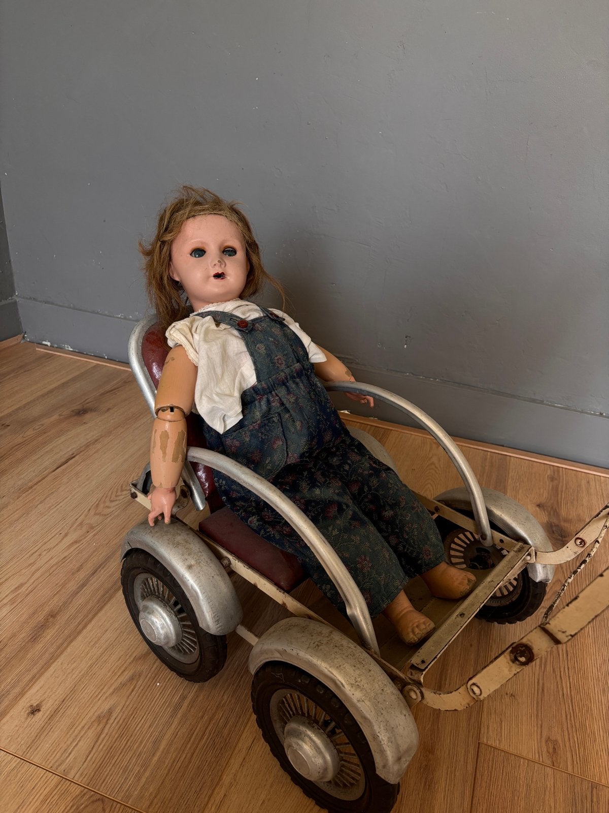 Antieke pop in kinderwagen - Uniek verzamelobject, Antiek en Kunst, Antiek | Speelgoed, Ophalen