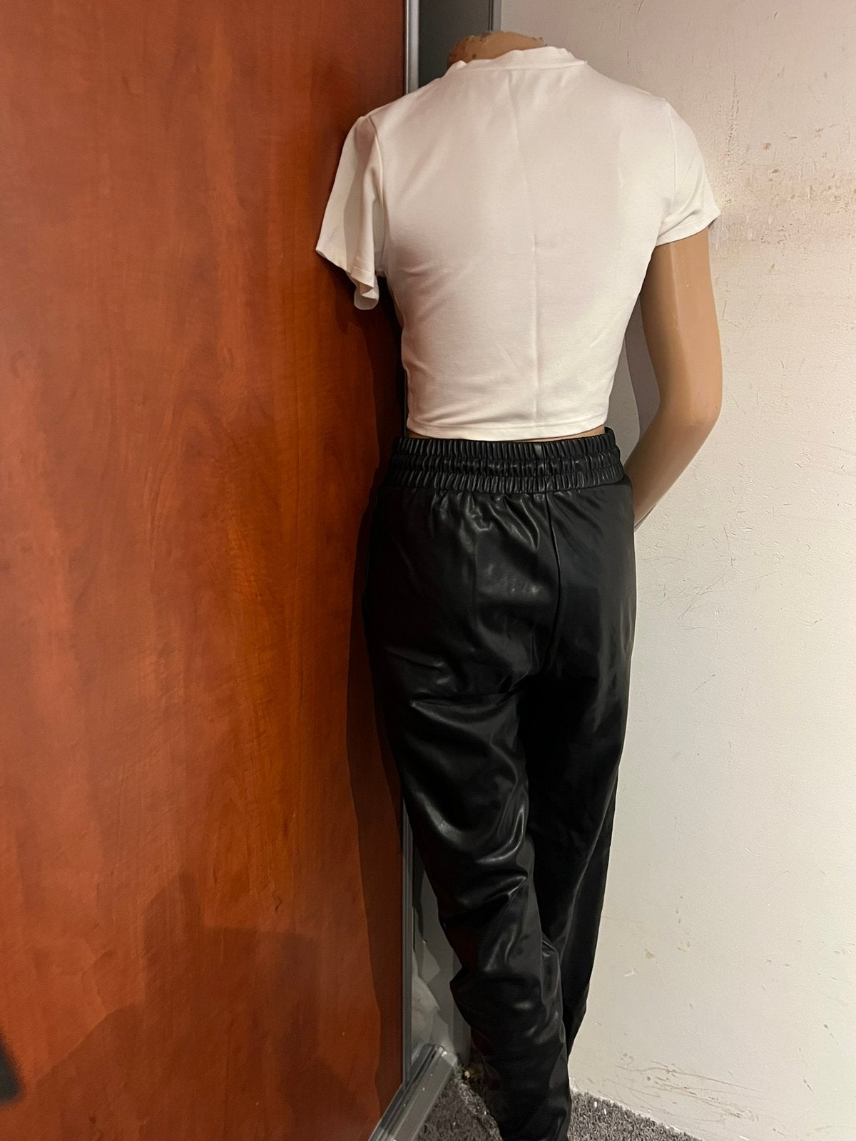 LA SISTERS set broek vegan leer en shirt M origineel zgan, Kleding | Dames, Maat 38/40 (M), F, Zwart, Ophalen of Verzenden