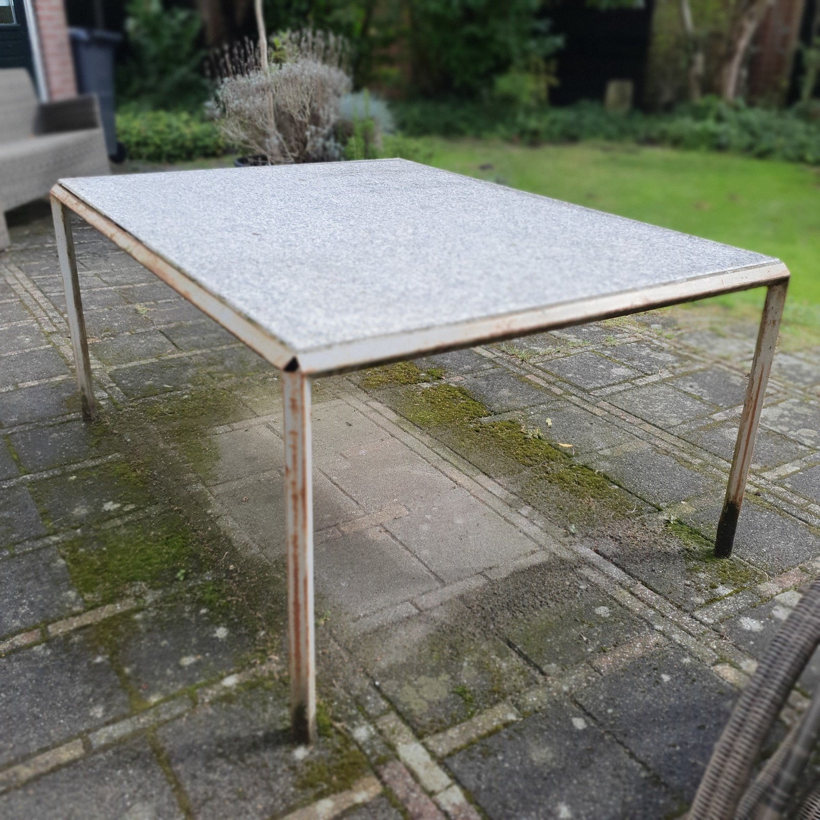 Design tafel met granieten blad, Ophalen