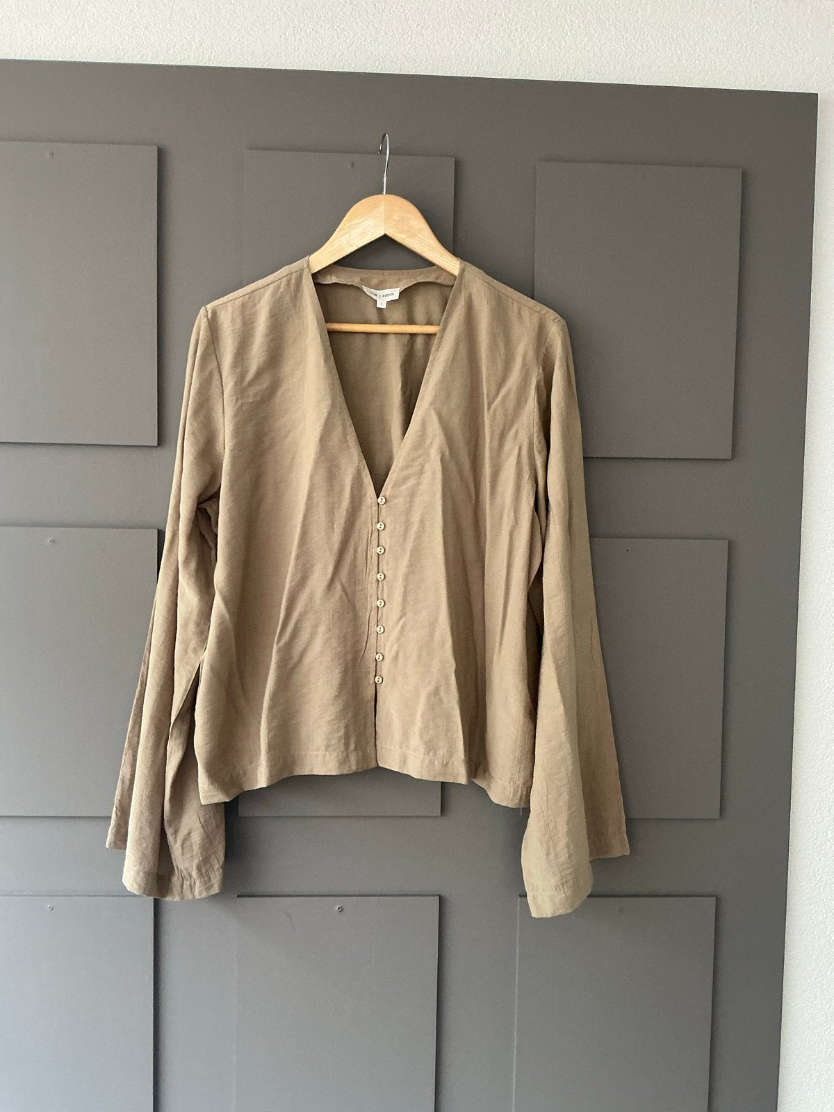 V-hals blouse Club L’ Avenir, maat L, Ophalen of Verzenden, Zo goed als nieuw, Maat 42/44 (L), Beige