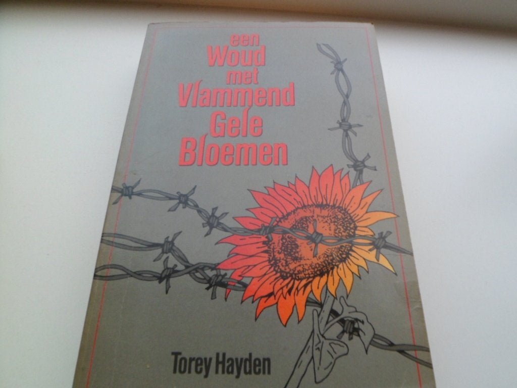 Een woud met vlammend gele bloemen - Torey Hayden, Ophalen of Verzenden, Tweede Wereldoorlog, Zo goed als nieuw, Algemeen