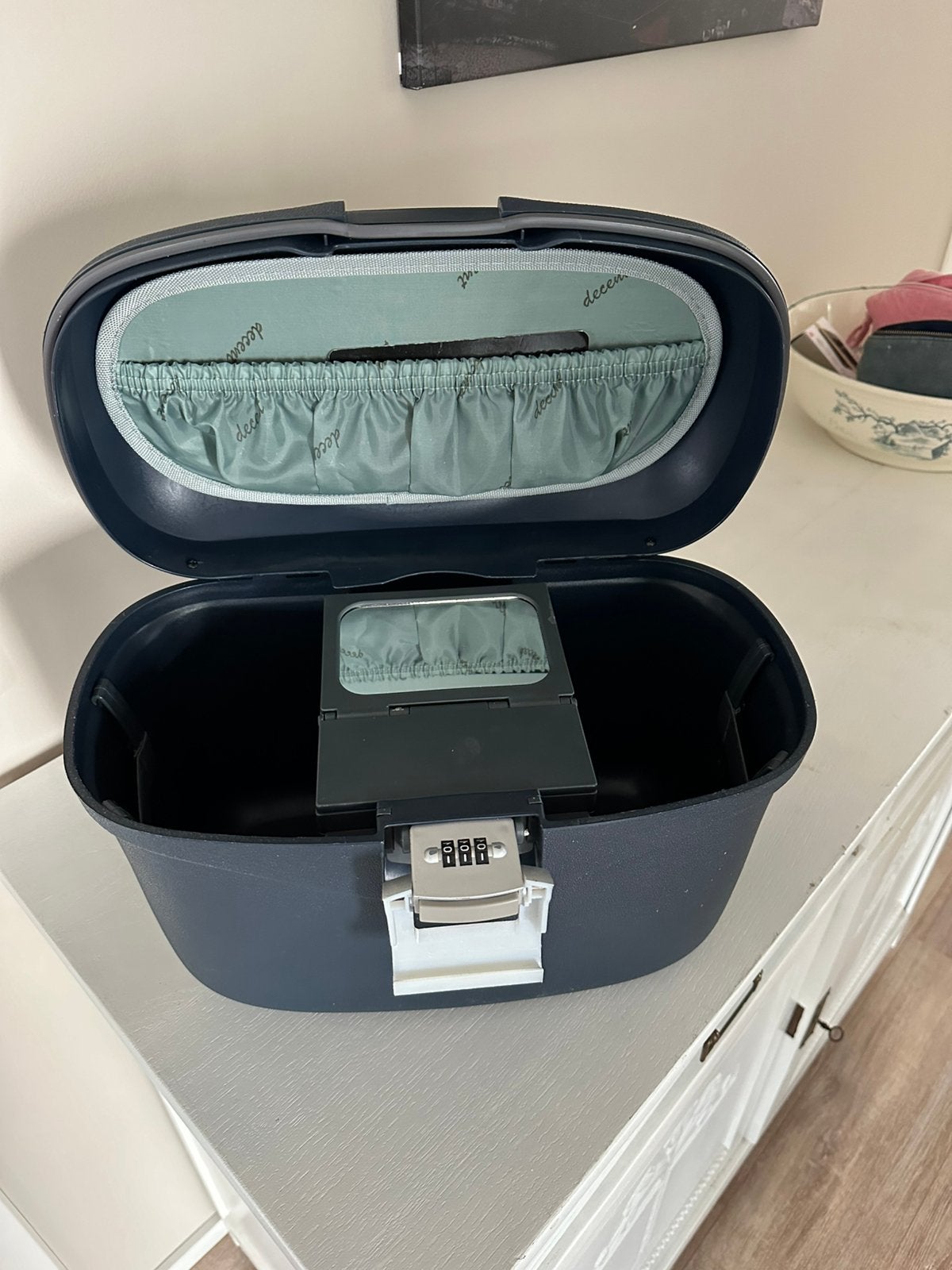 Decent Beautycase voor op reis - Donkergrijs, Gebruikt, Met slot, Ophalen of Verzenden, Grijs