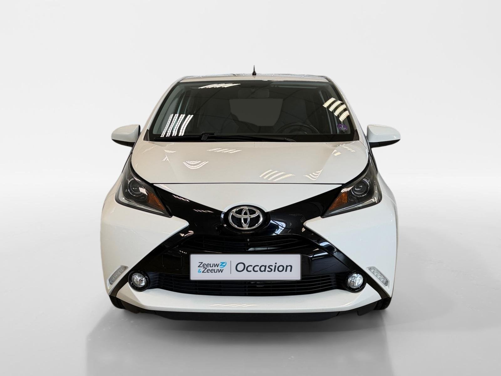 Toyota Aygo 1.0 X-JOY | NAVI | CAMERA | DEALERONDERHOUDEN |, Voorwielaandrijving, 12 maanden, Stof, Gebruikt