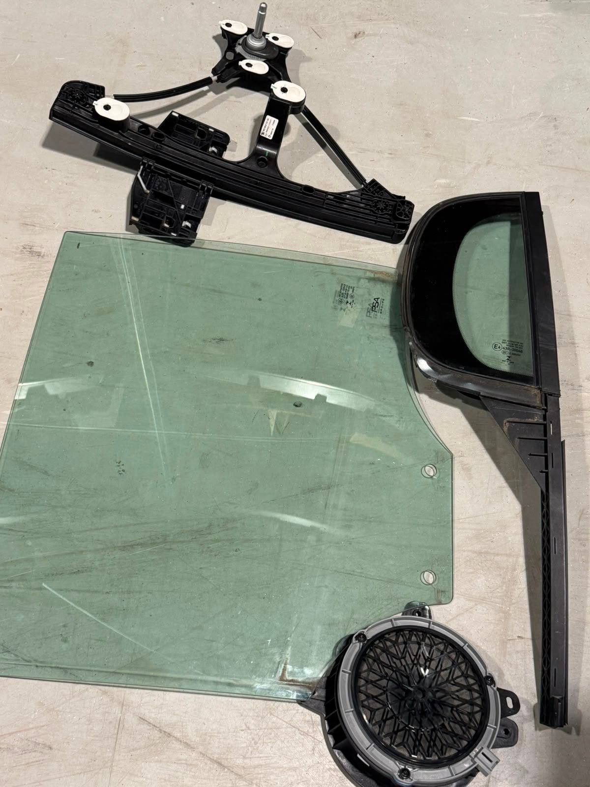Raammechanisme, ruit en speaker voor auto peugoet 208 2021, Ophalen, Gebruikt