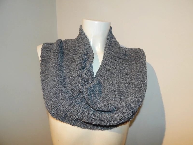 Sarah Pacini gebreide kol shawl grijs gebreid kabels, Kleding | Dames, Verzenden, Sarah Pacini, Maat 46/48 (XL) of groter, Zo goed als nieuw