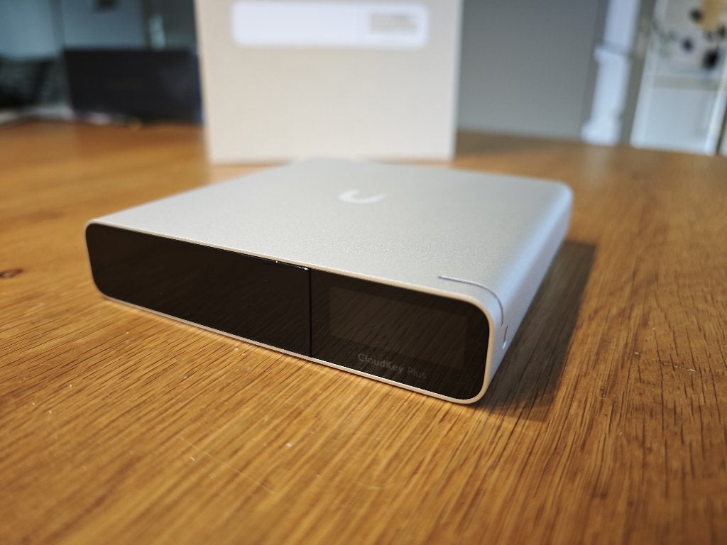 Ubiquiti UniFi CloudKey Gen2 Plus, Ophalen of Verzenden, Zo goed als nieuw, UniFi Ubiquiti
