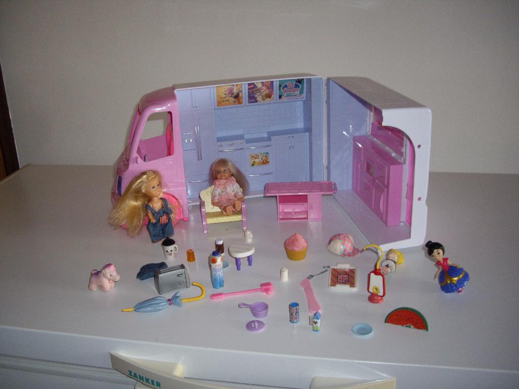 barbie met bus en acc, Ophalen, Gebruikt, Barbie