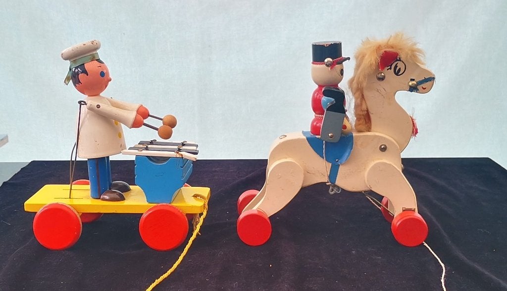 2 Vintage trekspeel houten speelgoed soldaat te paard china, Ophalen of Verzenden, Zo goed als nieuw