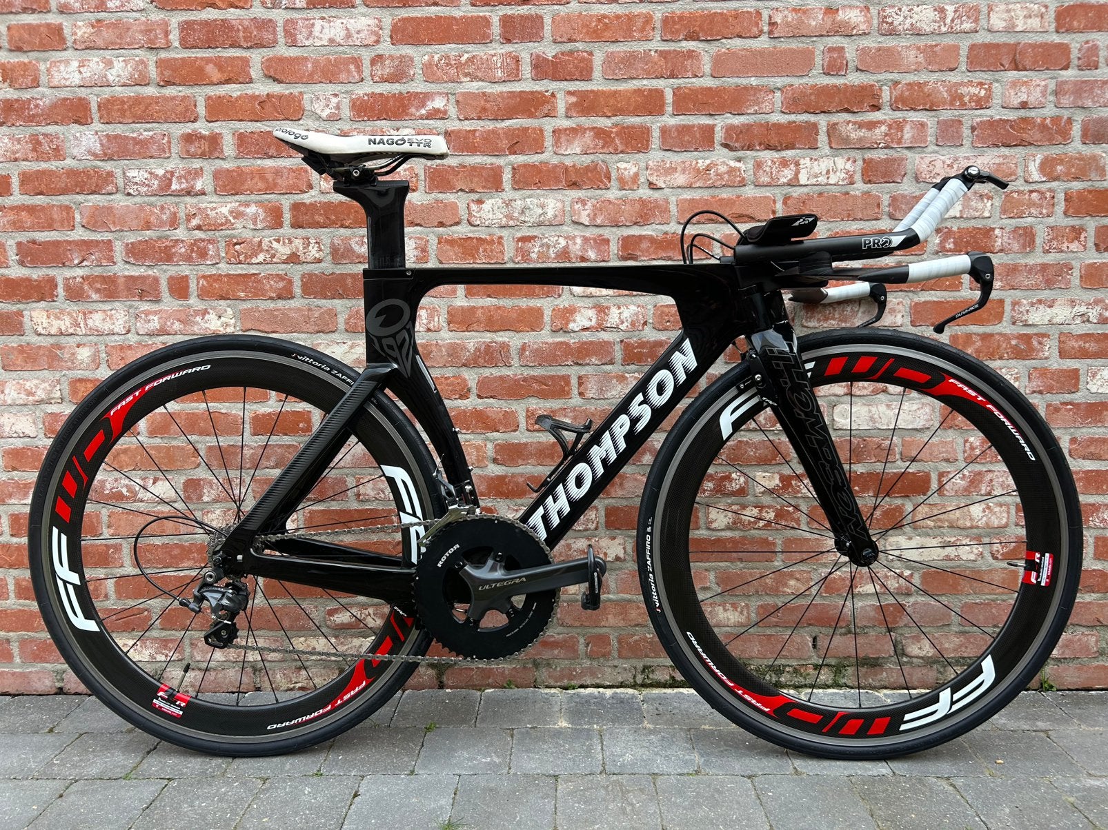 Magnifieke THOMPSON tijdritfiets / triathlonfiets - ZGAN, Carbon, Velgrem, Zo goed als nieuw, Meer dan 20 versnellingen