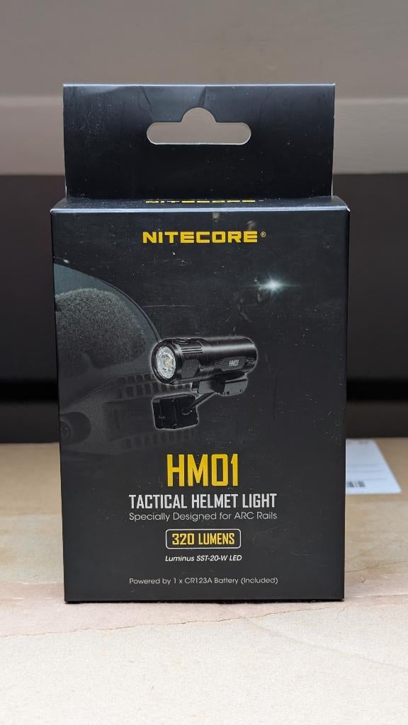 Nitecore HM01 - tactische helm lamp - ARC rail, Caravans en Kamperen, Zaklampen, Verzenden, Zo goed als nieuw, Batterij