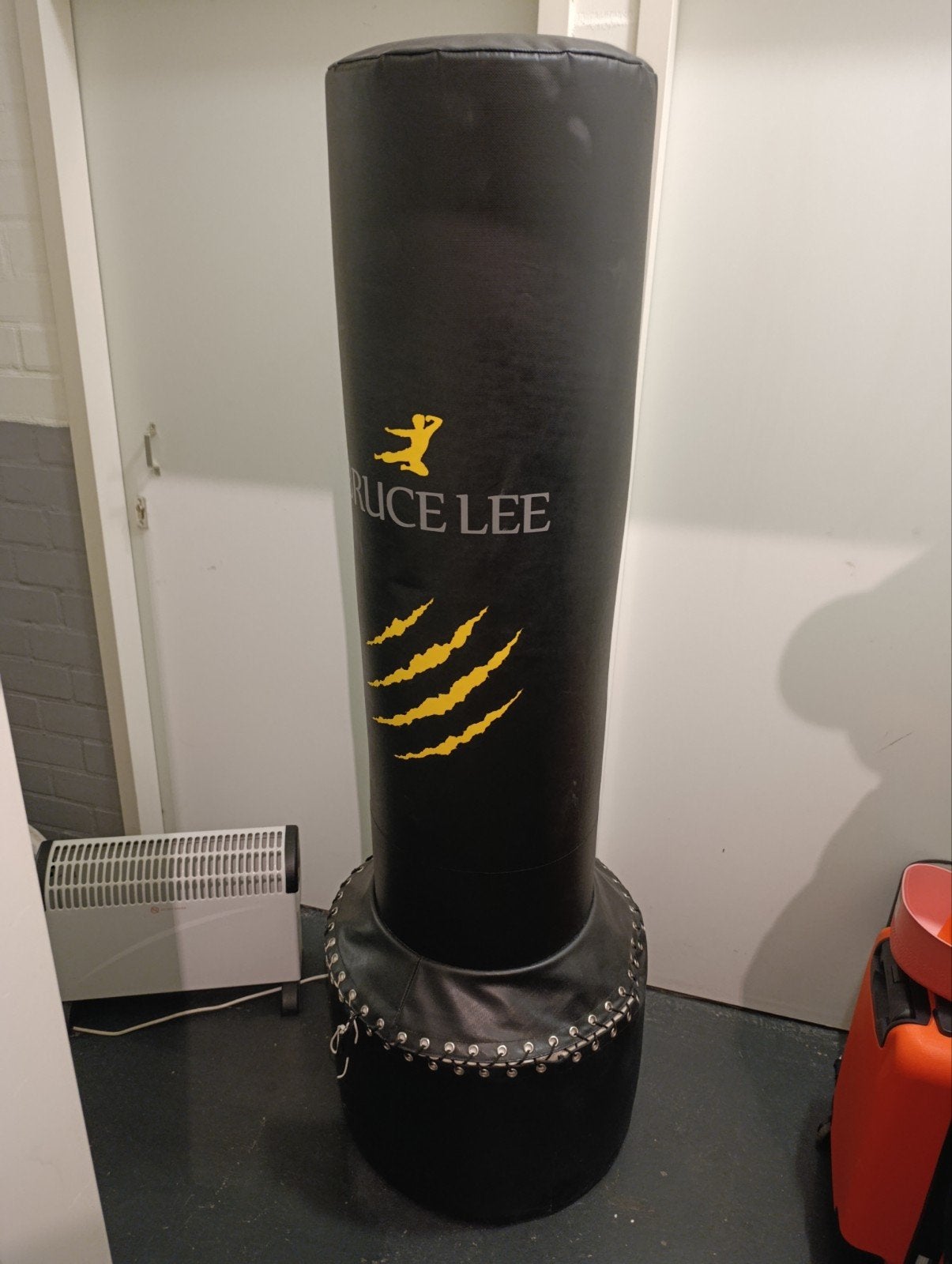 Bruce Lee staande bokszak Origineel, Sport en Fitness, Ophalen, Zo goed als nieuw, Bokszak