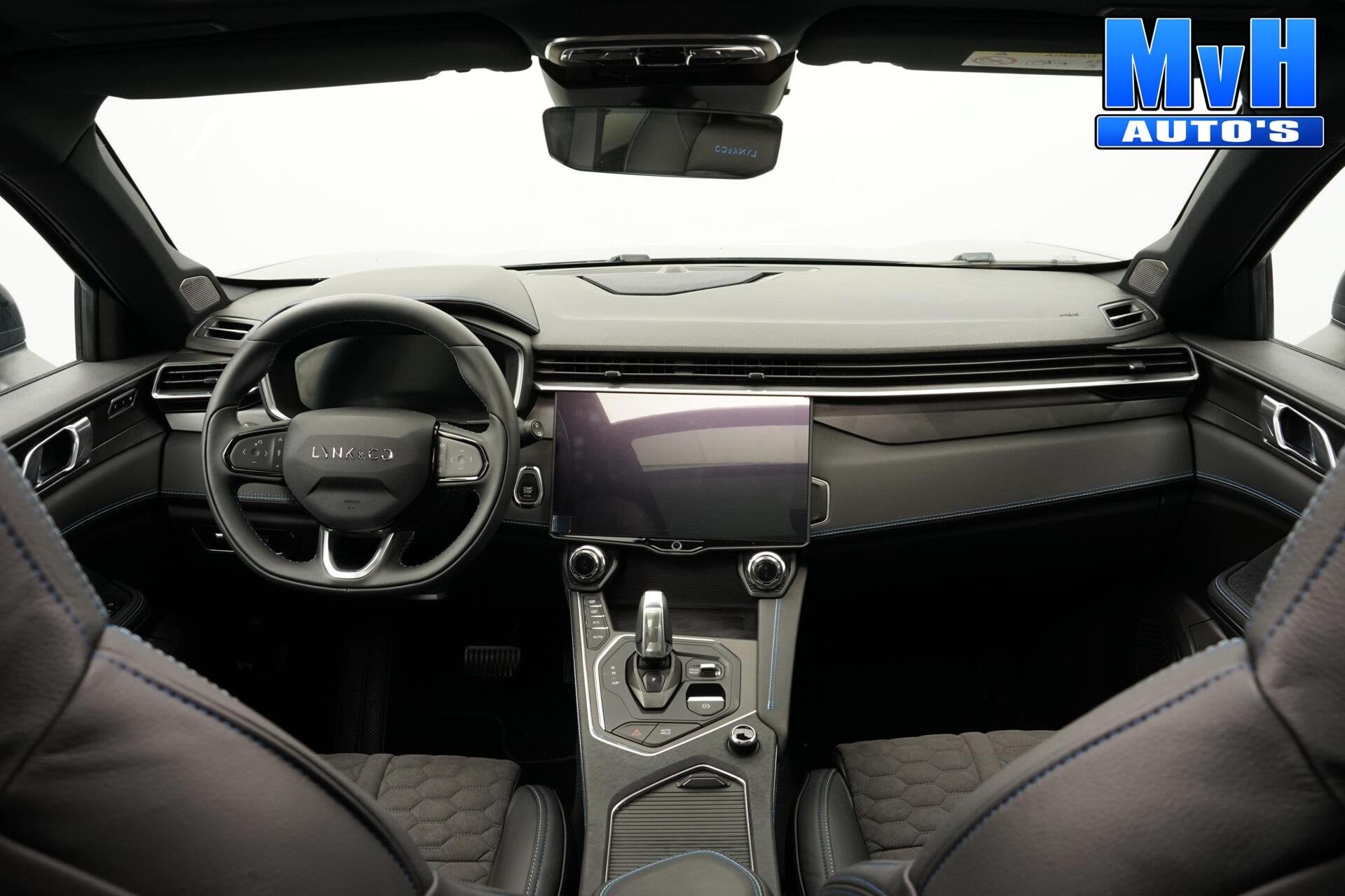 Lynk & Co 01 1.5 PHEV|FULL BL XL|LEER/ALCANT|ZW.HEMEL|SOH96%, Stof, Met garantie (alle), Automatische klimaatregeling, Zwart