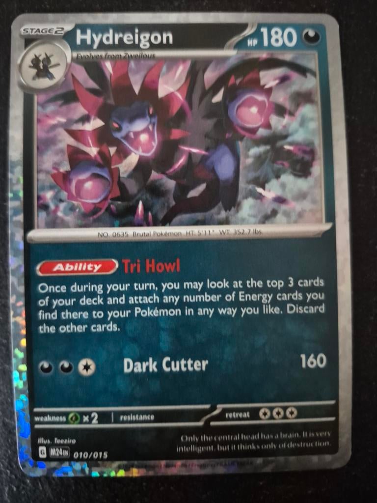 Diverse Pokémon kaarten: Hydreigon en Charizard V, Ophalen, Gebruikt, Meerdere kaarten, Foil