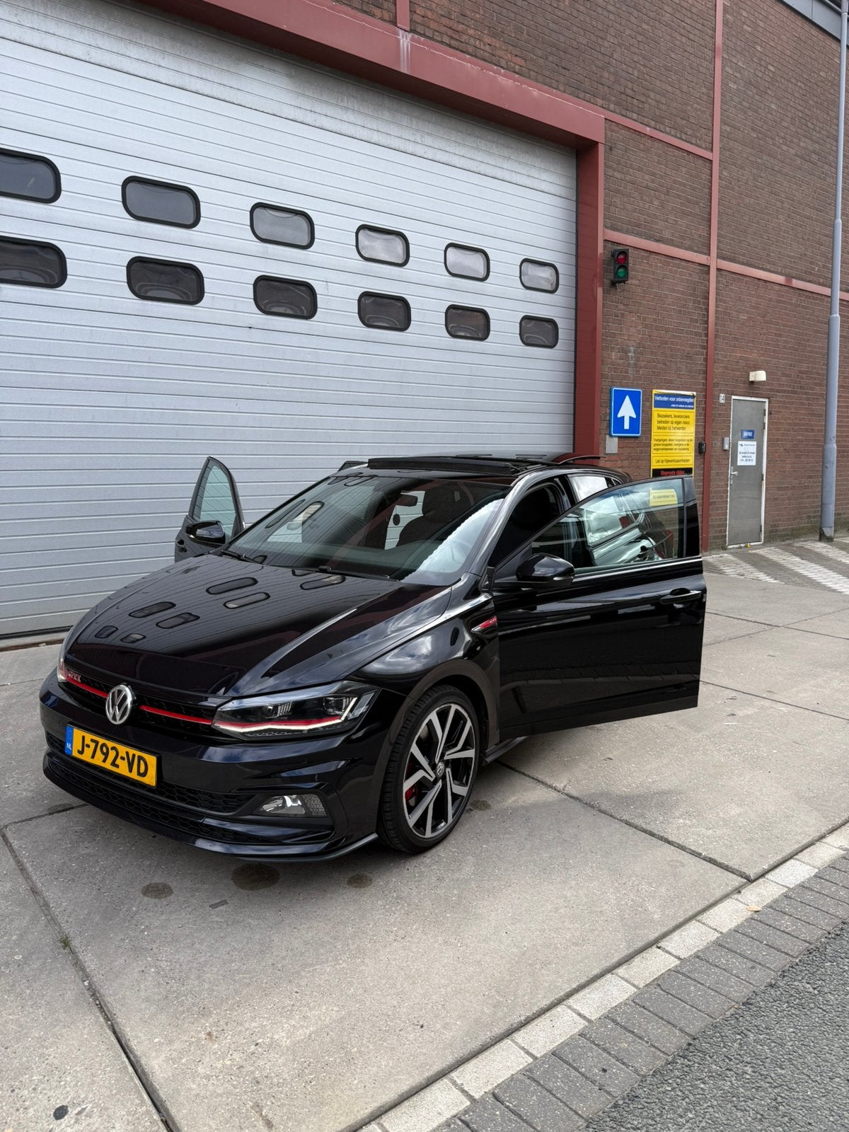 Volkswagen Polo 2.0 TSI 200pk 6-DSG 2018 Zwart, Auto's, Stof, Zwart, 4 cilinders, Zwart