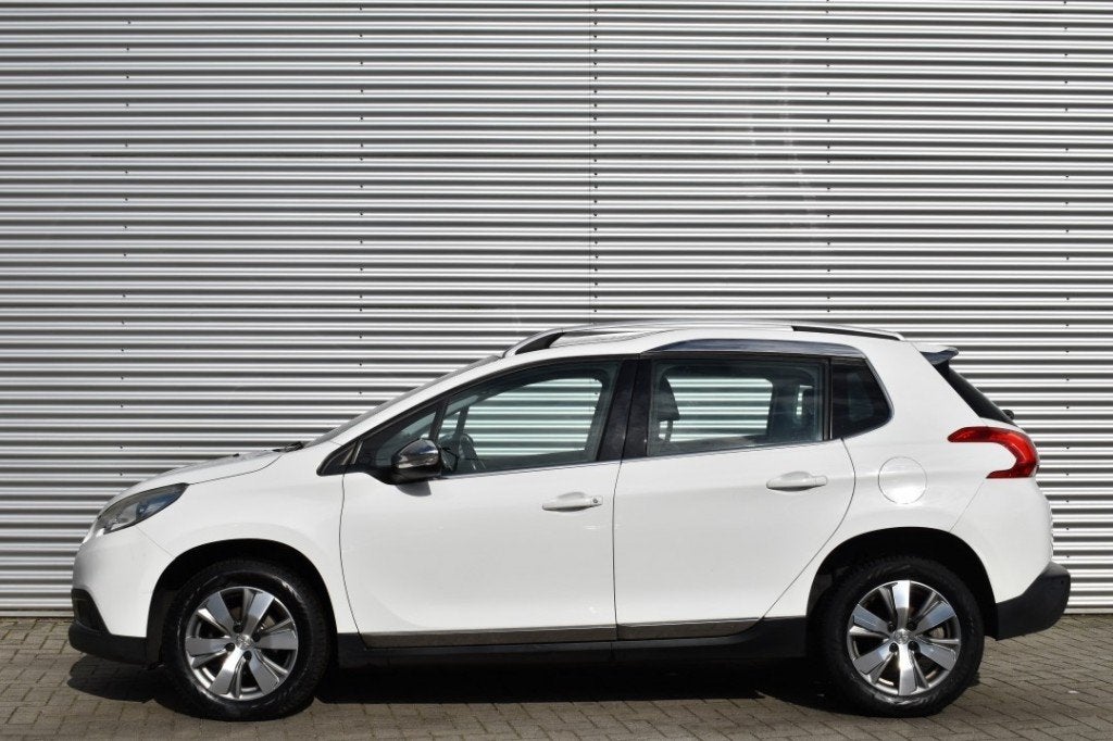 Peugeot 2008 1.6 BLUEHDI ALLURE / NAVI / PDC / ALL SEASON, Auto's, Gebruikt, Euro 6, 4 cilinders, Wit