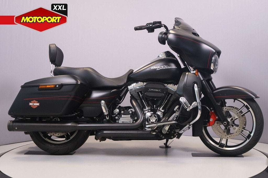 Harley-Davidson STREET GLIDE (bj 2016), H-DCUSTOMERSERVICE@Harley-Davidson.com, Harley-Davidson Benelux, Bedrijf, Toermotor