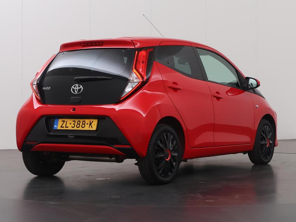 Toyota Aygo 1.0 VVT-i x-play | LED | Navigatie* | Automaat |, Auto's, Stof, Gebruikt, Euro 6, 4 stoelen