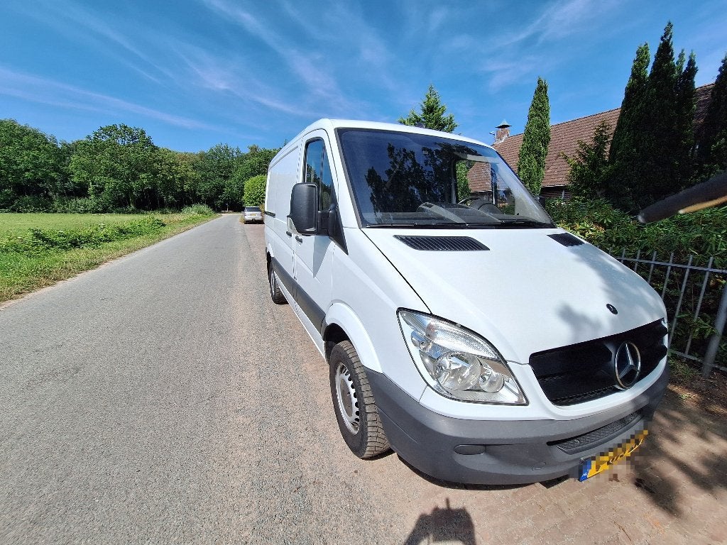 Betrouwbare Sprinter 2.2 CDI Met houten stelling & trekhaak, Euro 5, Achterwielaandrijving, 750 kg, 4 cilinders