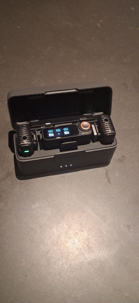 Foto 5 van Canon R7 + lenses + DJI MIC II lavs + tripod + camera bag